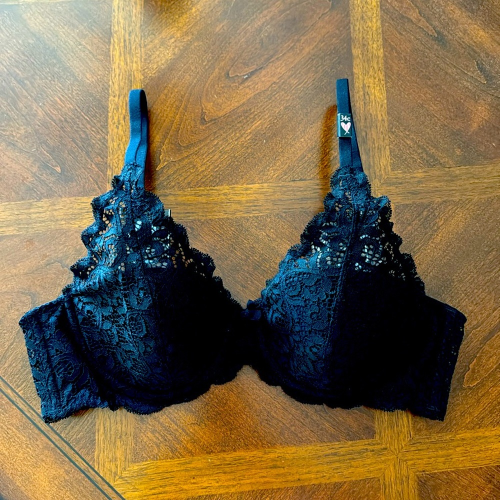 COPY - NWT Victoria’s Secret BLK 34C lace bra
